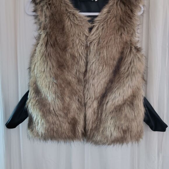 TANMING Faux Fur Vest XS Pockets Hook & Loop Fasteners Waist Length - Picture 6 of 10